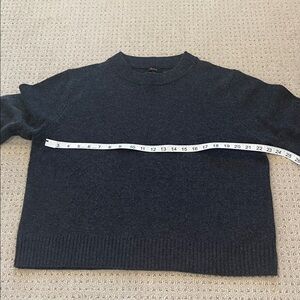 Quince cashmere charcoal grey crew neck sweater small